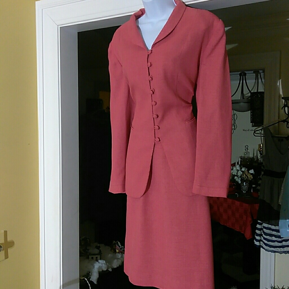 Suits me ladies 2 peice skirt suit